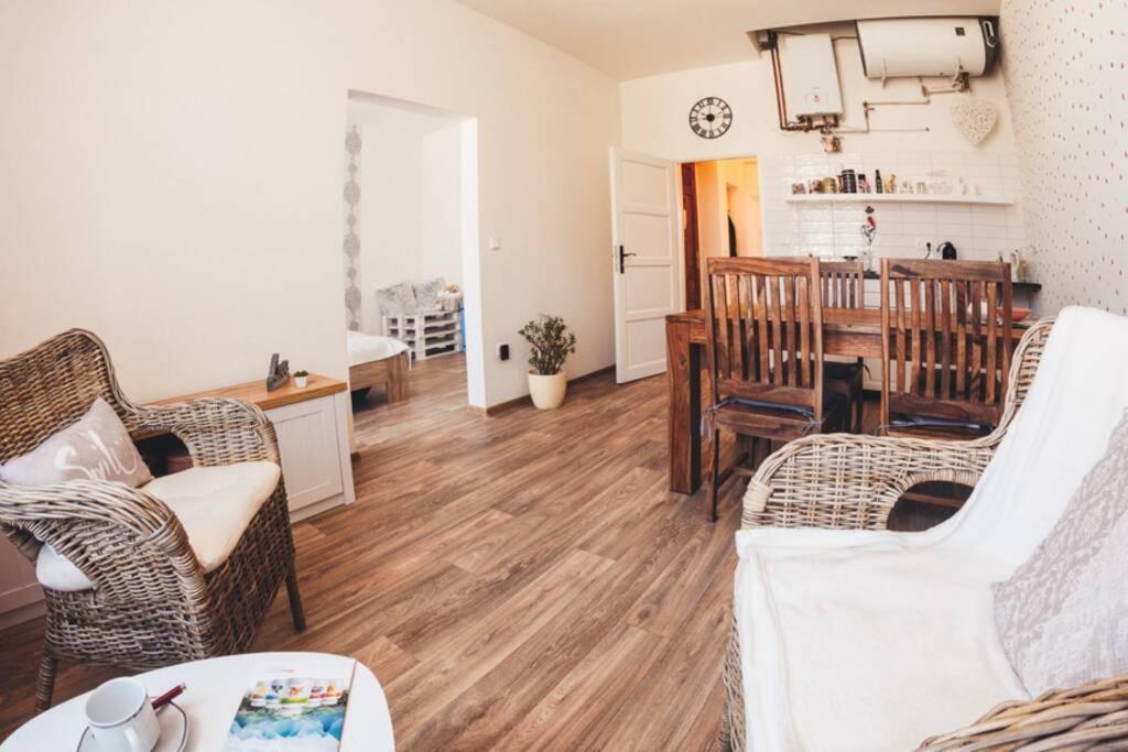Stylovy Apartman V Centru Nachoda Екстериор снимка