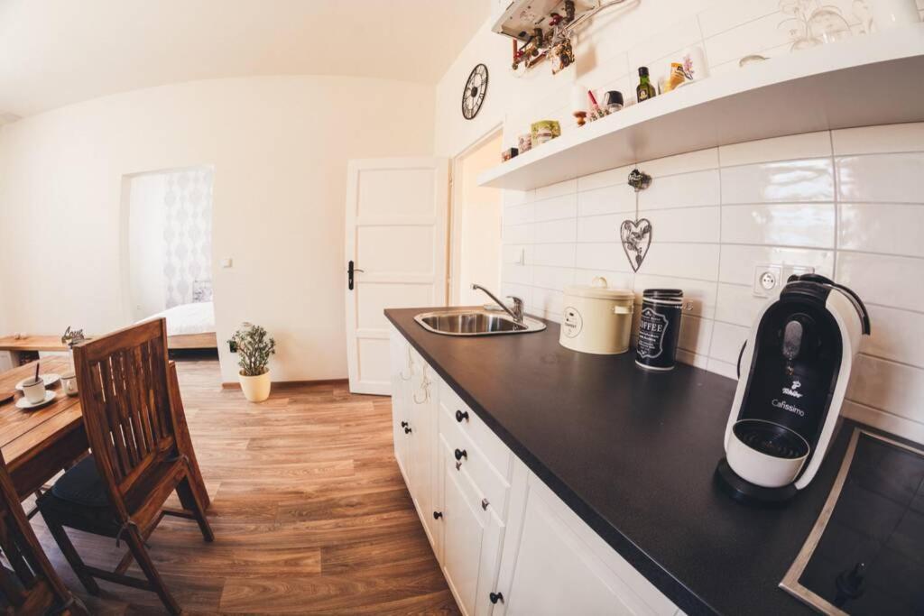 Stylovy Apartman V Centru Nachoda Екстериор снимка